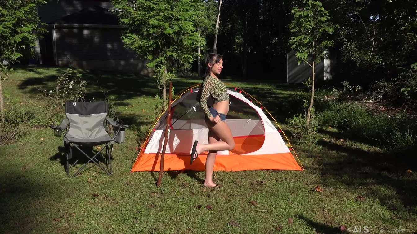 Aria Valencia Happy Camper BTS XXX